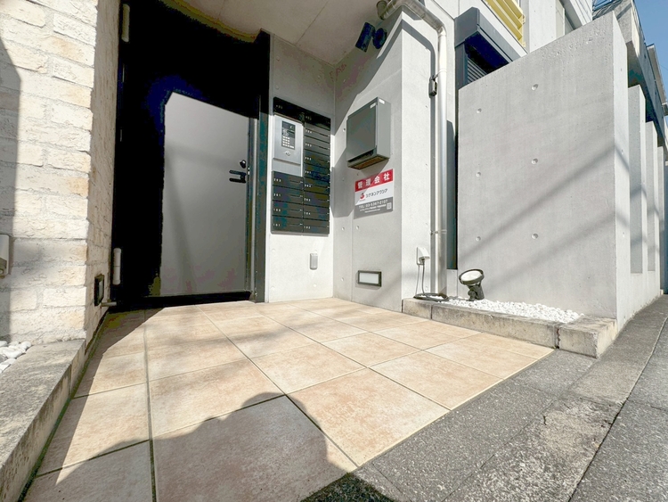 その他 上質感漂う玄関アプローチです。