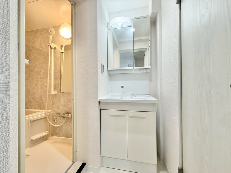 その他 十分な広さの脱衣所。