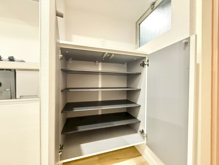 その他 家電やスーツケース、ストック品など何でも片付く嬉しい空間です。