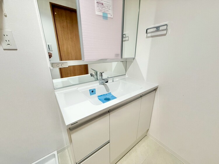 その他 清潔感を感じられる洗面化粧台。
