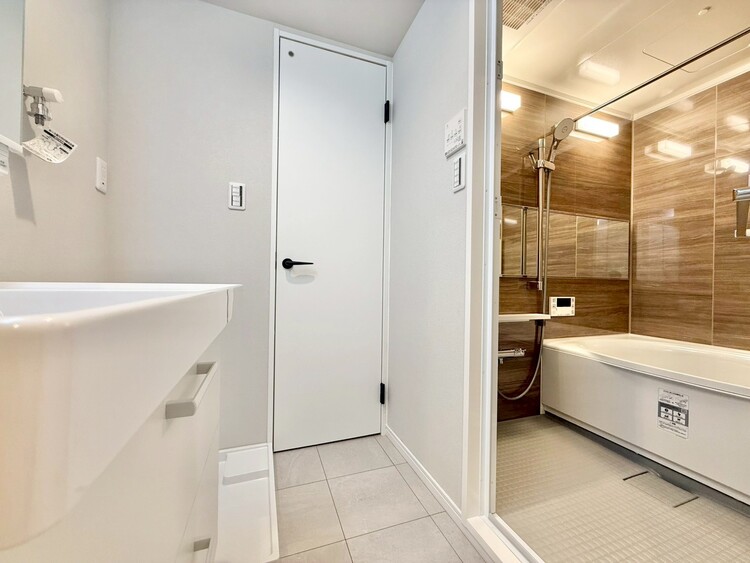 その他 十分な広さの脱衣所。