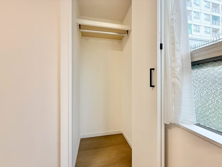 その他 収納スペースが付いていて、お部屋を広く使っていただけます。