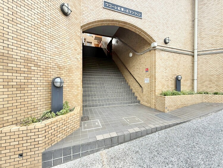 その他 上質感漂う玄関アプローチです。