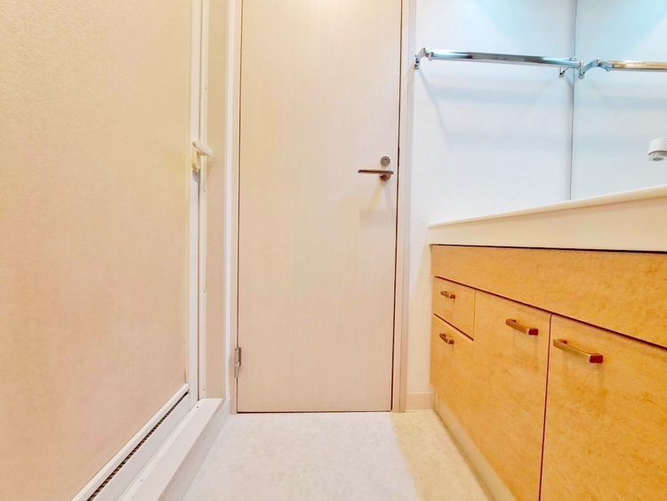 その他 十分な広さの脱衣所。