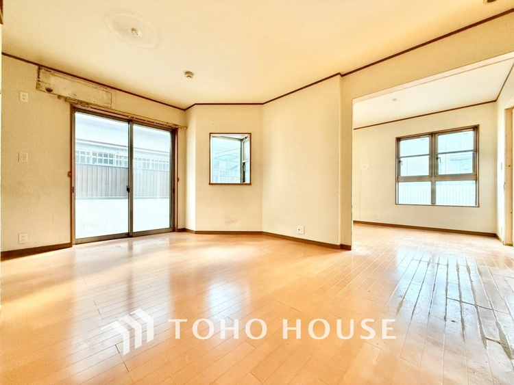 内装 【時を忘れる場所】ここにはみんなが集い、食事と楽しい会話が始まる。話に夢中になりすぎて、ついつい時を忘れ夜半過ぎになってしまう。そんな束の間の幸せを感じさせてくれる場所でありたい。