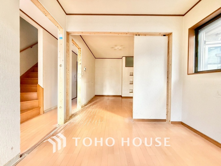 内装 【自身の道】華道、剣道、そしてここで暮らす者の正道。物事の正しい考えや愛する家族とのコミュニケーション。そんな考えの暮らし方がこの空間にも散りばめられている。