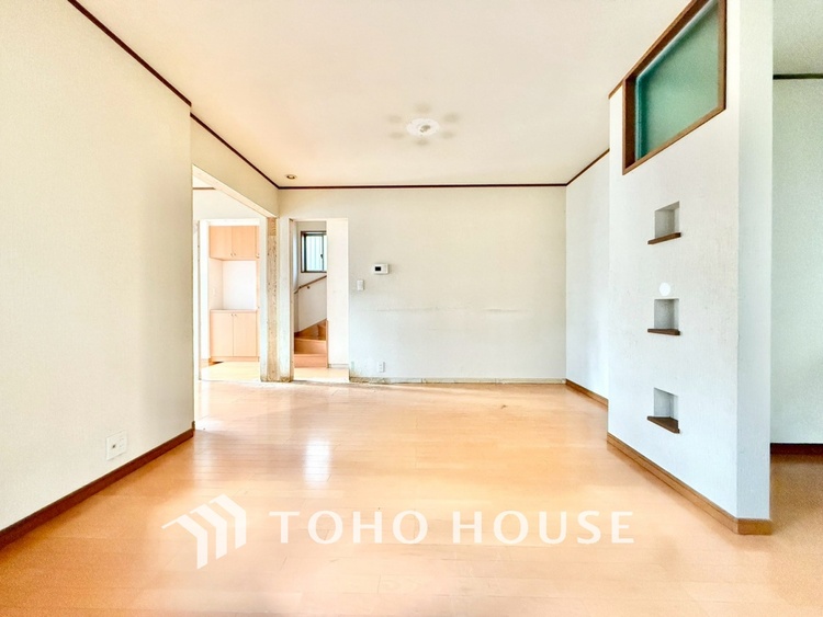 内装 【隠された美しさ】流麗な音楽が流れているような繊細でいながら整然かつ堅牢なこの空間。この空間は確かに美しい。しかし、そこには美しさ以上のものが隠されている。