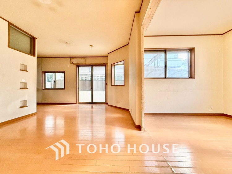 内装 【悠久の時】家族への思いを抱きながら、平和に過ごす悠久の時。あたかかく感じるのは、日当たりだけではない。広く和やかに暮らせる空間と、家族の存在を噛みしめて