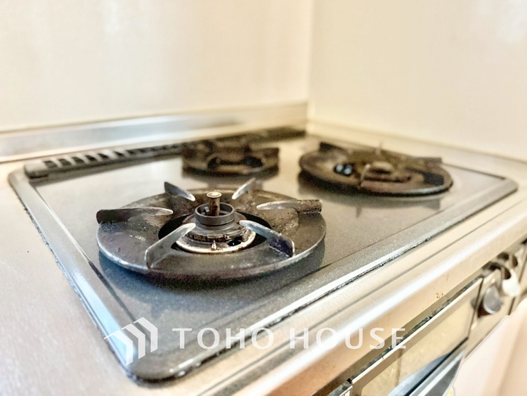 キッチン 【素敵な空間】君の姿に一瞬足を止めていた。美しくて惑わされてしまった自分が信じられない位素敵な空間。そしてこの空間に君がいて喜び歌を歌う僕が燥いでいる。