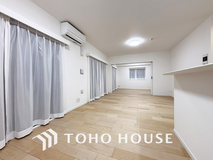 内装 広がりのある住空間、家族が集まるリビング・ダイニング