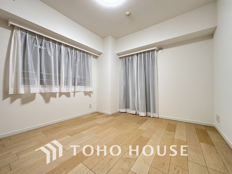 内装 採光もある洋室は、くつろぎのひと時を過ごすのにぴったり