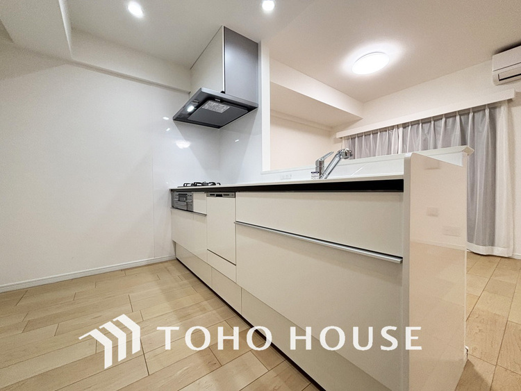 キッチン シンプルな部屋の雰囲気に溶け合うナチュラルキッチン