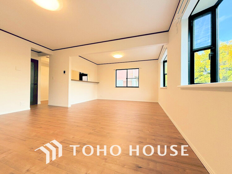 内装 上質な時間を育む暮らしのメインステージ。寛ぎとコミュニケーションを育む居心地のよい場所