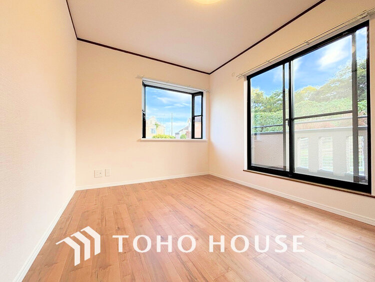 内装 採光もある洋室は、くつろぎのひと時を過ごすのにぴったり