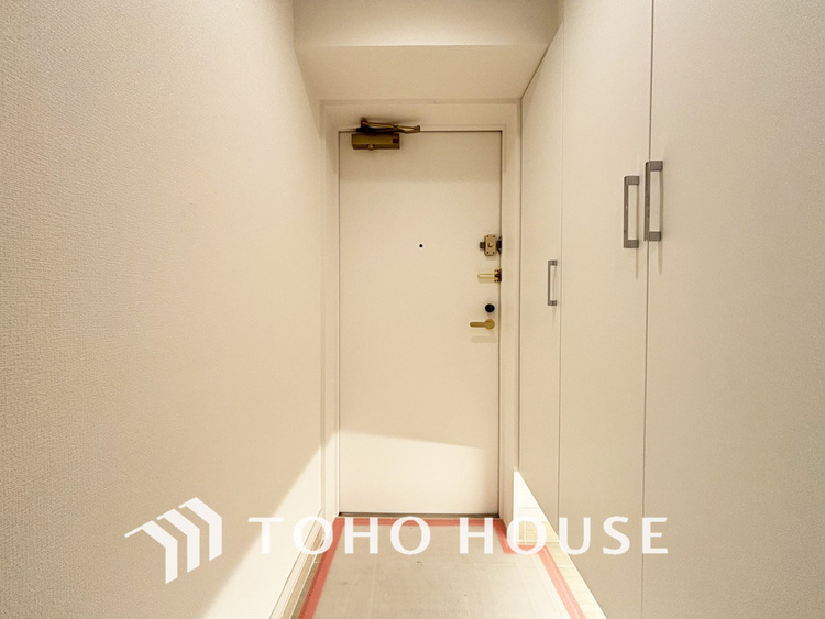 玄関 飾り過ぎないシンプルな内装の玄関