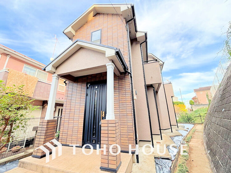 外観 〜閑静な住宅街に佇む2階建て住戸〜LDK約20帖・全居室6帖以上のゆとりある3LDK〜