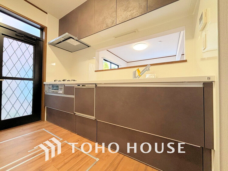 キッチン 落ち着きのあるカラーで統一された清潔感と気品が溢れるキッチン