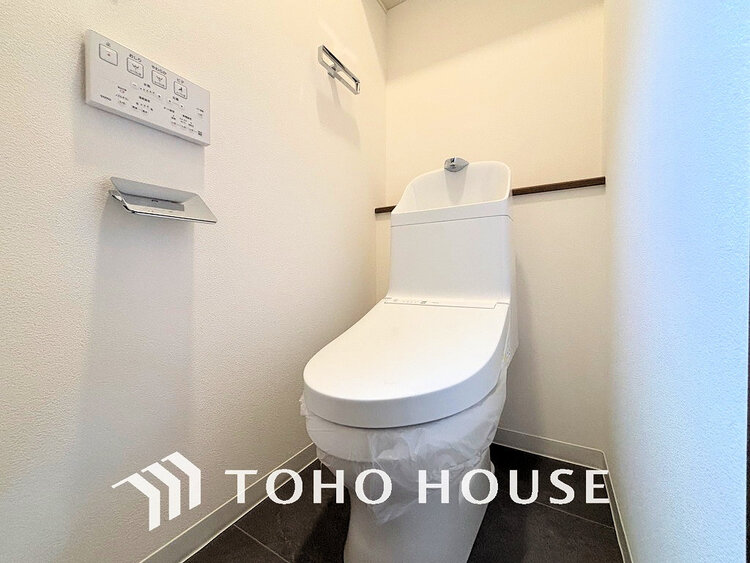 トイレ 白いクロスにより清潔感のあるトイレ