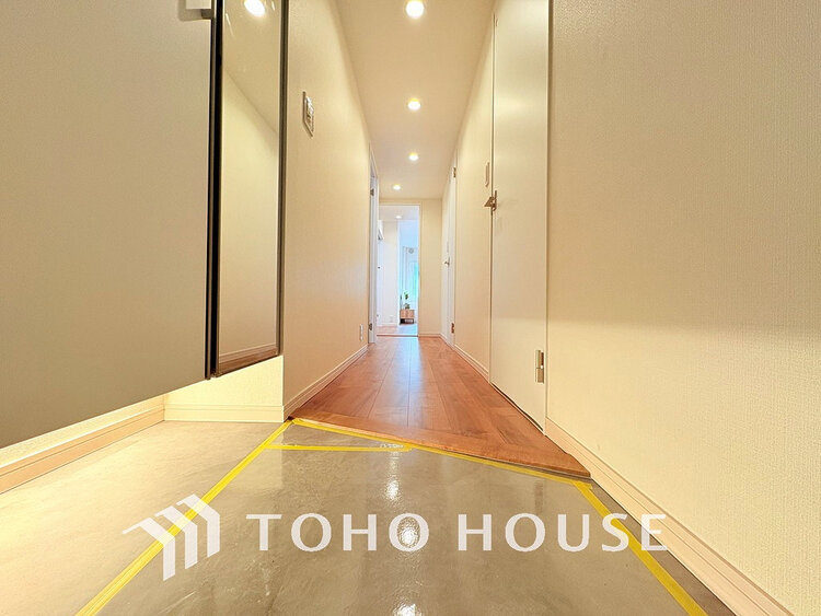 玄関 落ち着いた雰囲気の玄関、家族の帰りを暖かく迎えてくれます