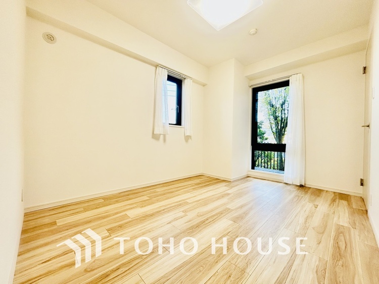 内装 採光もある洋室は、くつろぎのひと時を過ごすのにぴったり