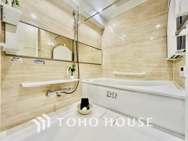 風呂 一日の疲れを癒すバスルームは、心地よいリラックスを叶える清潔感溢れる空間