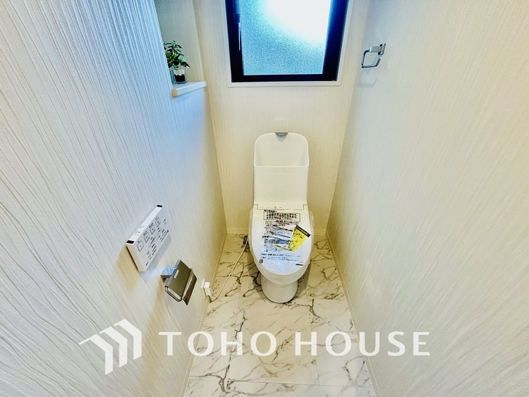 トイレ 清潔な洗浄機能付温水シャワートイレ