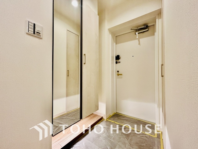 玄関 飾り過ぎないシンプルな内装の玄関