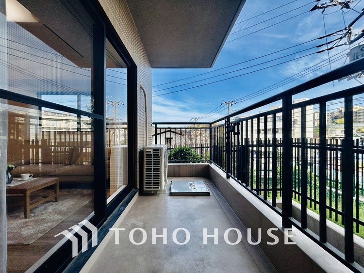 バルコニー 陽当たり良好なバルコニー