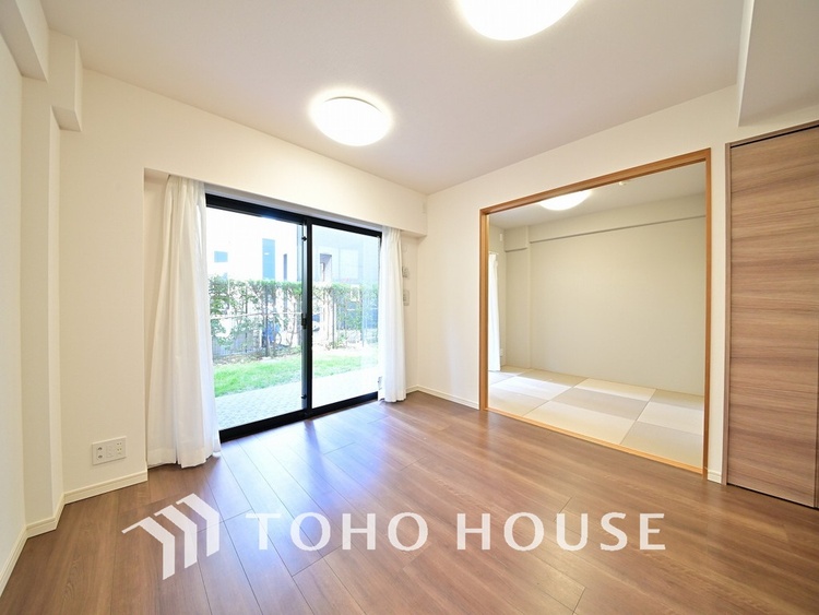 内装 家族みんなが爽やかに過ごせるように、光をたっぷり取り込んだLDK