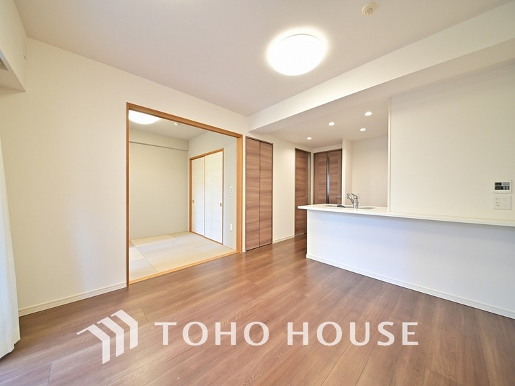 内装 上質な時間を育む暮らしのメインステージ。寛ぎとコミュニケーションを育む居心地のよい場所