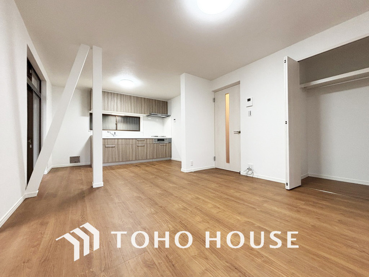 内装 広がりのある住空間、家族が集まるリビング・ダイニング