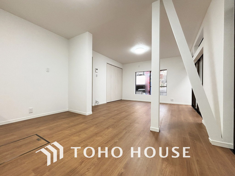 内装 柔らかな陽のそそぐ心地よいリビングダイニング