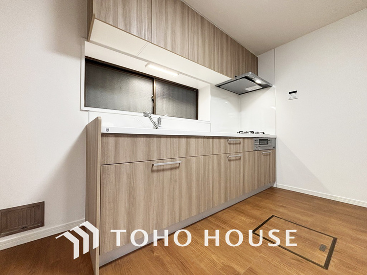 キッチン 家事をしながら家族との会話も弾む人気の対面キッチンを採用