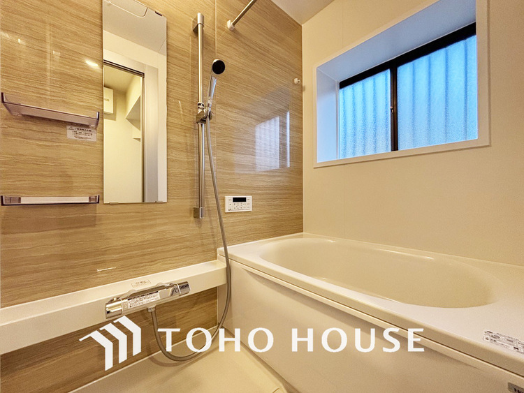 風呂 一日の疲れを癒すバスルームは、心地よいリラックスを叶える清潔感溢れる空間