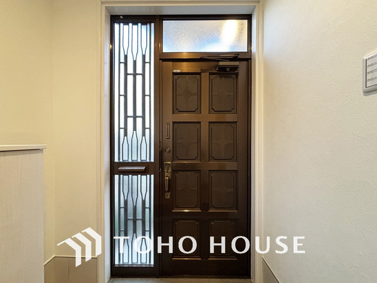 玄関 優しい雰囲気の玄関、家族の帰りを暖かく迎えてくれます