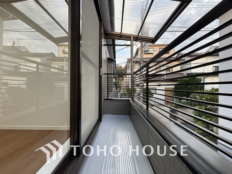 バルコニー 南向きのバルコニーで晴れの日の洗濯物も楽しみになりますね