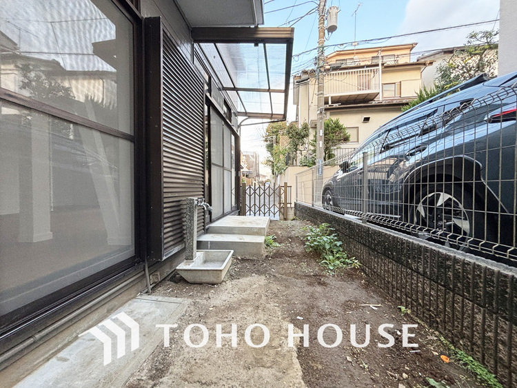 その他 陽当たりの良いお庭はガーデニングなど、ご家族の楽しめる場所の一つに