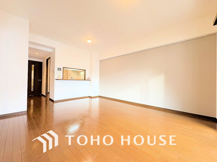 内装 上質な時間を育む暮らしのメインステージ。寛ぎとコミュニケーションを育む居心地のよい場所