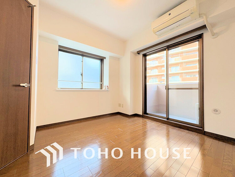 内装 採光もある洋室は、くつろぎのひと時を過ごすのにぴったり