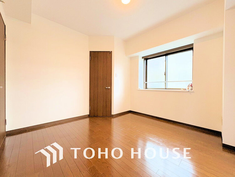 内装 シンプルですっきりとした室内は飽きのこない居心地の良い雰囲気