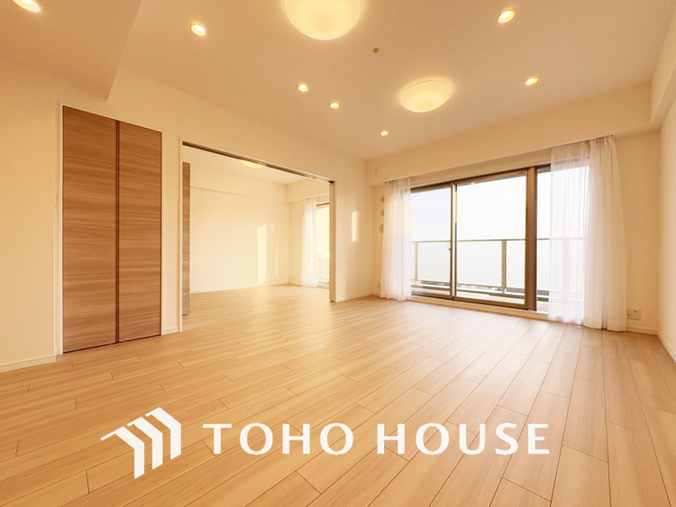 内装 広がりのある住空間、家族が集まるリビング・ダイニング