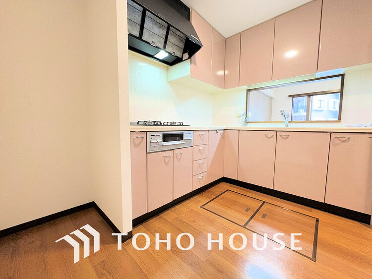 キッチン シンプルな部屋の雰囲気に溶け合うナチュラルキッチン