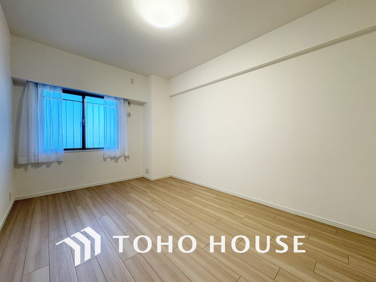 内装 採光もある洋室は、くつろぎのひと時を過ごすのにぴったり