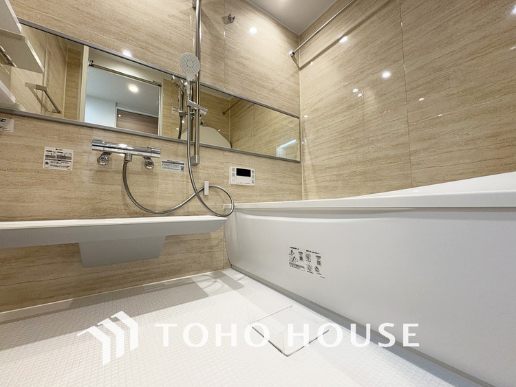 風呂 一日の疲れを癒すバスルームは、心地よいリラックスを叶える清潔感溢れる空間