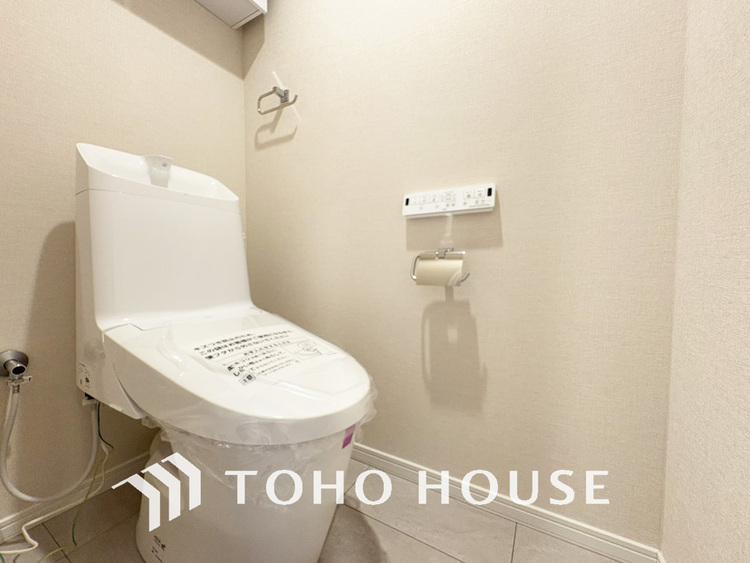 トイレ 清潔な洗浄機能付温水シャワートイレ