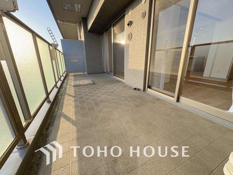 バルコニー 陽当たり良好なバルコニー