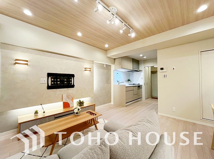 内装 ◆サンサンと◆差し込む太陽の光がこのリビングに笑いをもたらす.