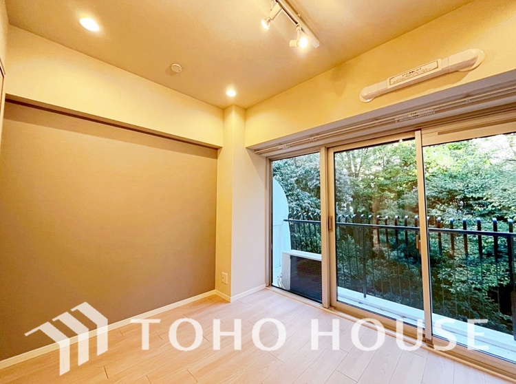 内装 使いやすく、明るい洋室に仕上がります。子供部屋や趣味のお部屋にご利用できます。