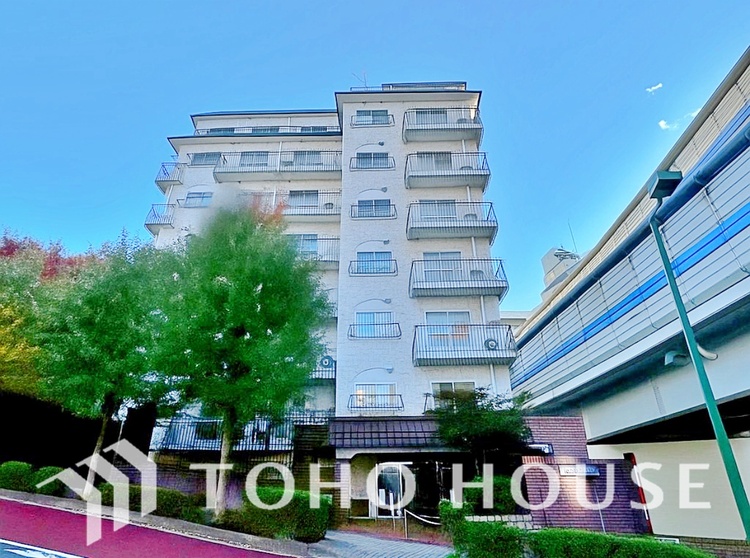 外観 漂う上質な空気感、マンションに入れば「おかえりなさい」と笑顔で迎えてくれるエントランス。最良の心配りを感じるマンションでした。