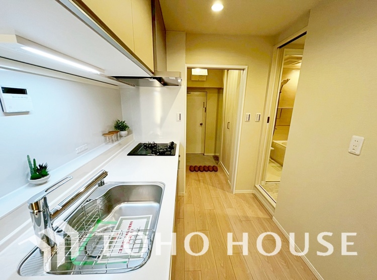 キッチン 手元の収納から、足元の収納までが全てスライド式で、奥のスペースまで有効に活用できます。奥まで上から見渡せるので、たまにしか使わない調理器具もサッと取出せます。